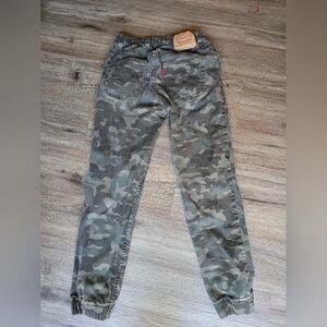 Levis camo jogger pants